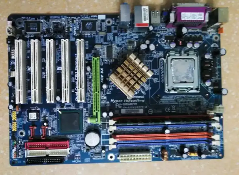 Základní deska GIGABYTE GA-8I865G775-G 5*PCI 1*AGP