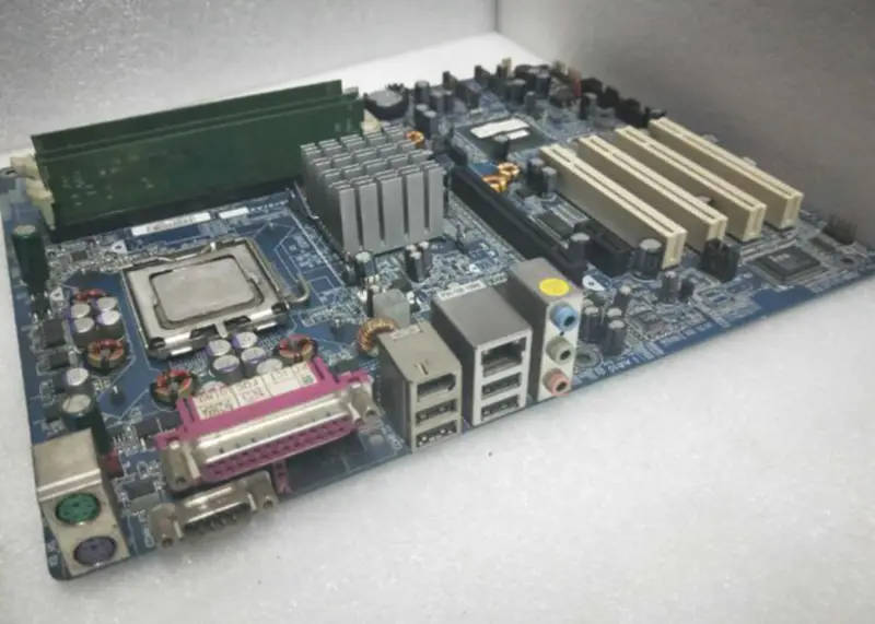 Základní deska Gigabyte GA-8IAX LGA 775 pro pracovní stanice
