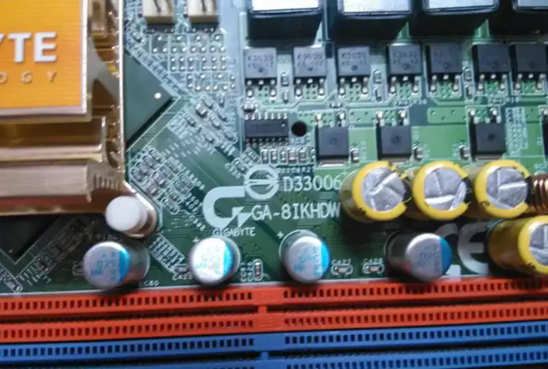 Základní deska Gigabyte 8IKHDW