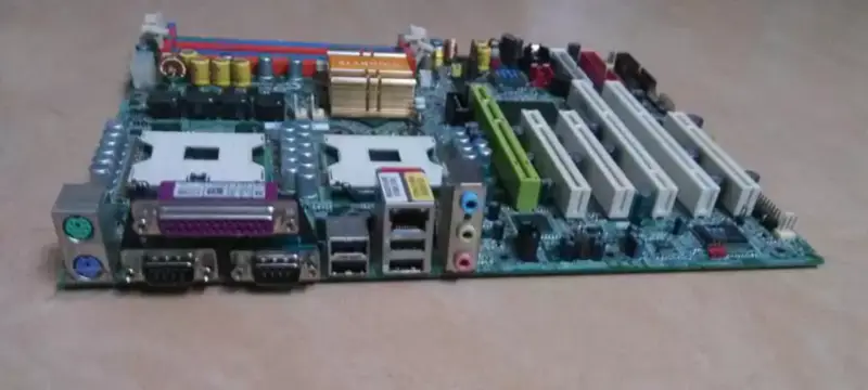 Základní deska Gigabyte 8IKHDW