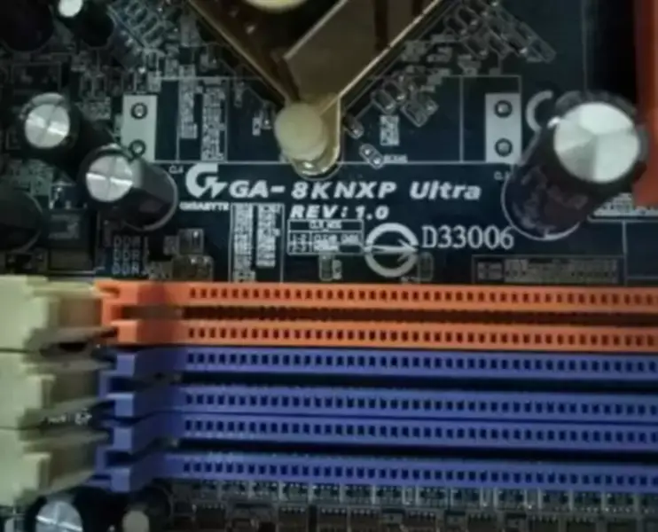 Základní deska Gigabyte GA-8KNXP Ultra Socket 478 DDR