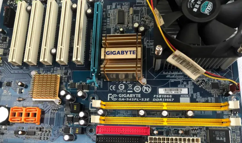 Základní deska Gigabyte GA-945PL-S3E