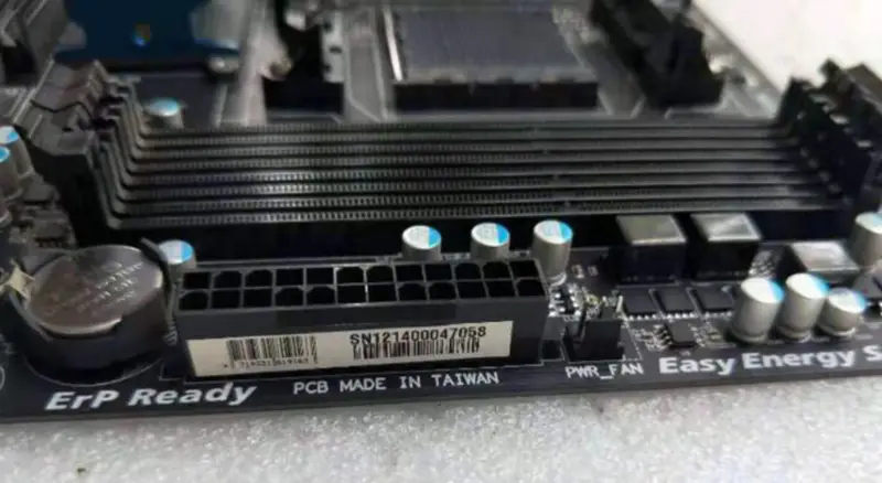 Základní deska Gigabyte GA-990FXA-UD5 AM3+ DDR3