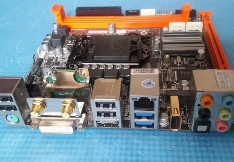 Základní deska Gigabyte GA-B85N Phoenix-WIFI