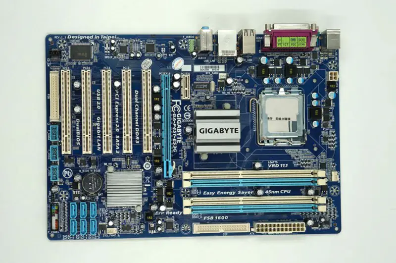 Základní deska Gigabyte GA-P45T-ES3G P45T-ES3G P45 LGA 775 ATX