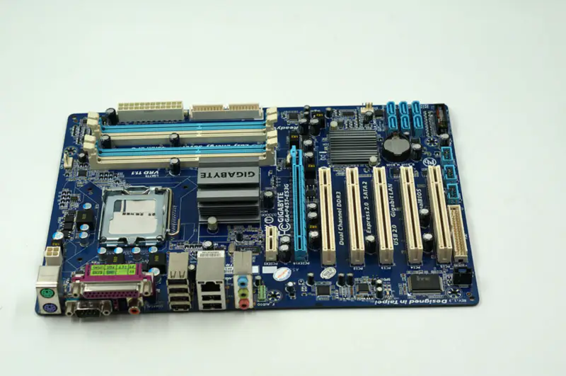 Základní deska Gigabyte GA-P45T-ES3G P45T-ES3G P45 LGA 775 ATX