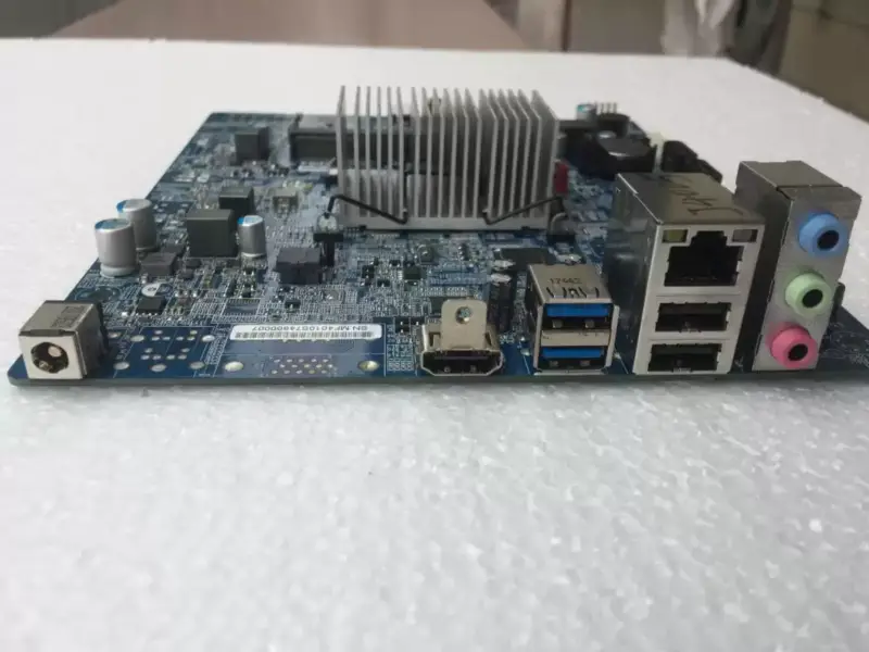 Základní deska ECS GLKD-EM J4005U/EMCC64G 17X19