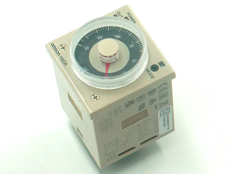 Omron H3CR-A 24-48V delay Timer Relay