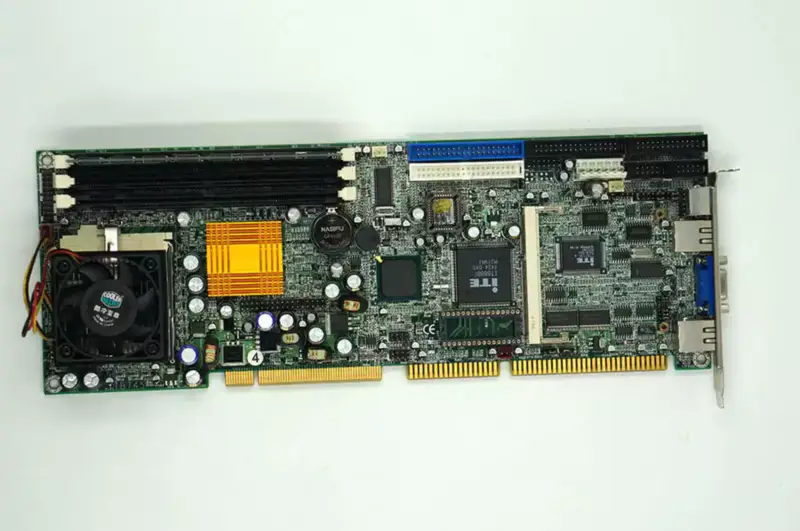 Průmyslová základní deska Ibase IB745 s CPU RAM a FAN