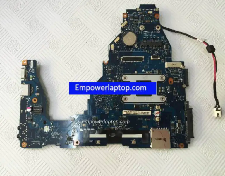 Toshiba K000124370 PWWHA LA-7202P satellite C660 Základní deska