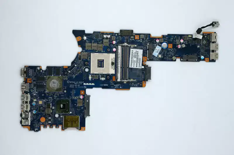 Toshiba nebo Satellite P855 K000135810 QFKAA LA-8391P Základní deska