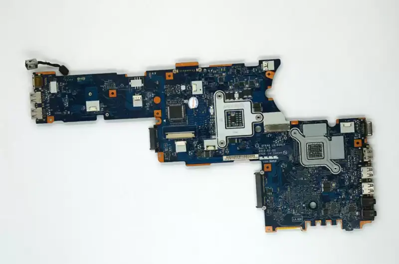 Toshiba nebo Satellite P855 K000135810 QFKAA LA-8391P Základní deska