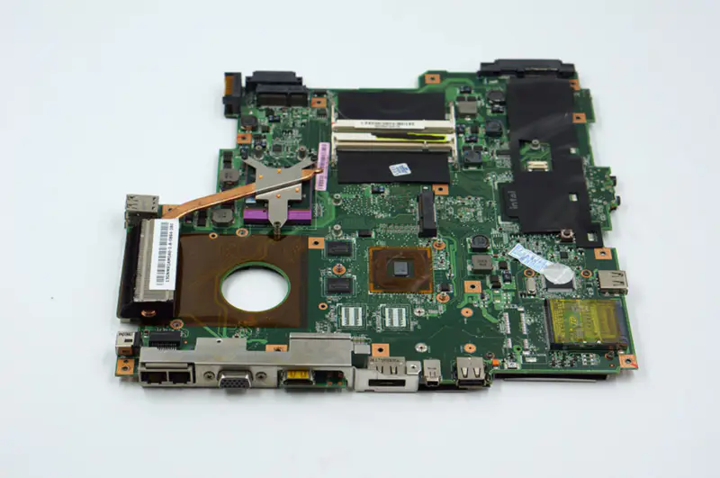 Asus M51TR se základní deskou AMD