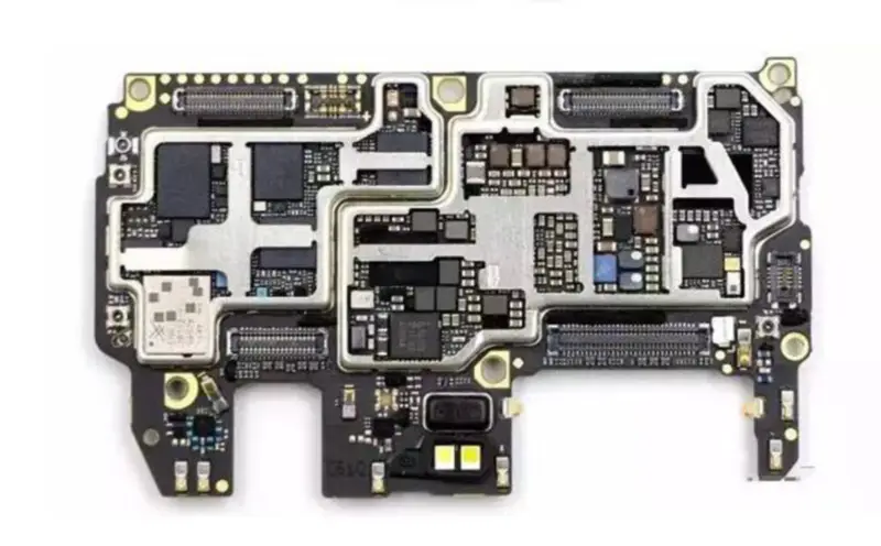 Základní deska Huawei P10 odemčená pomocí čipů