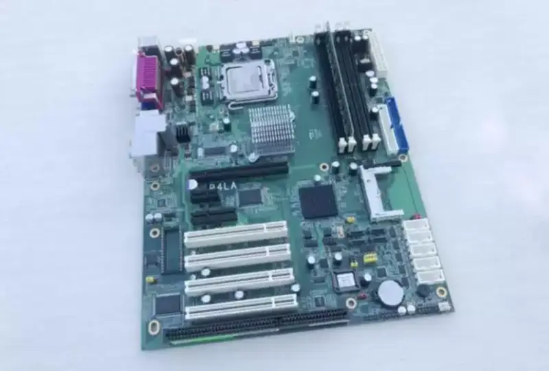 Průmyslová základní deska COMMELL P4LA AIO s procesorem ISA 4 PCI