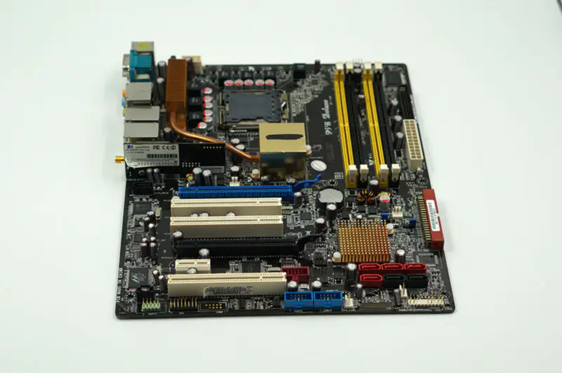 Základní deska Asus P5B Deluxe P965 LGA 775 ATX