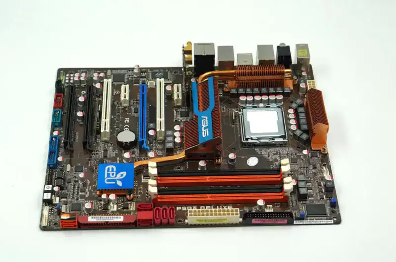 Základní deska ASUS P5Q3 Deluxe/WiFi-AP LGA 775/Socket T Intel