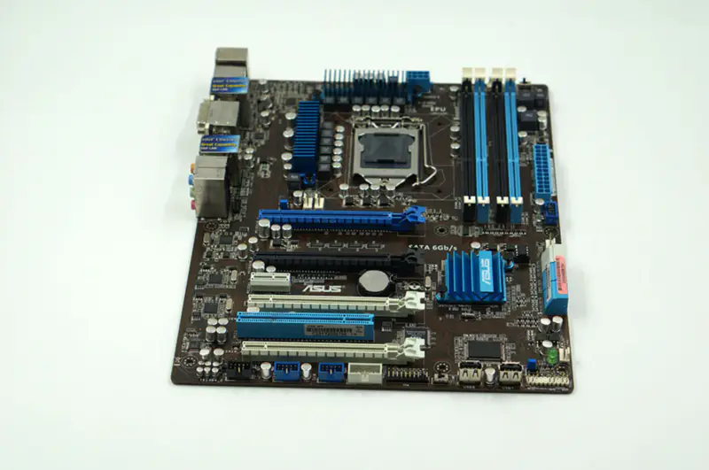 Základní deska Asus P8B WS