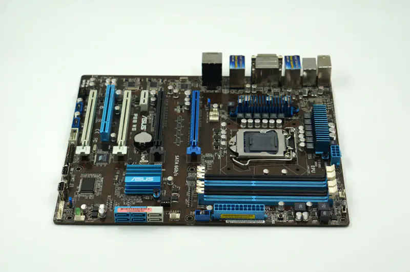 Základní deska Asus P8B WS