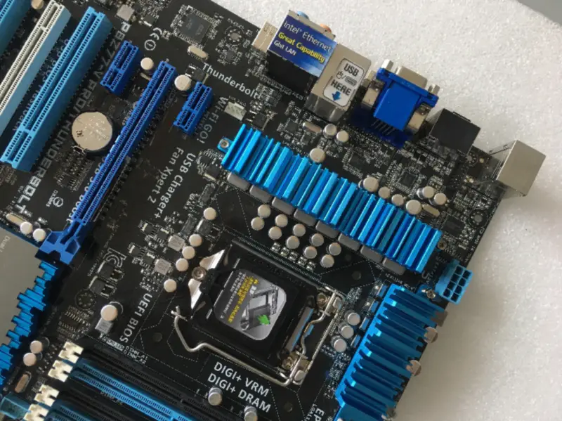 ASUS P8Z77-V PRO/Thunderbolt Základní deska pro stolní počítače Z77 Socket LGA 1155 i3 i5 i7 DDR3 32G ATX