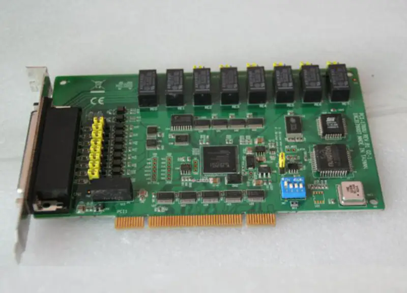 Advantech PCI-1760U REV.B1 A1 A2 8-ch relé a 8-ch izolovaný digitální vstup Univerzální PCI karta