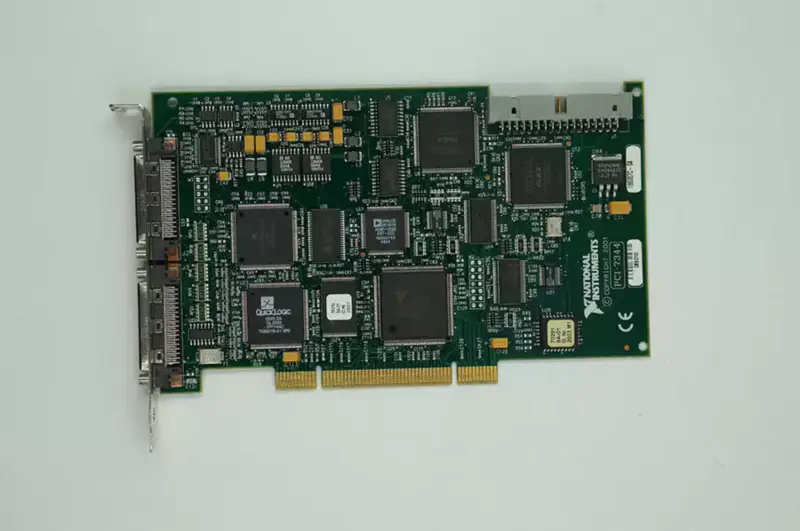 NI PCI-7344 4-osý PCI krokový/servo regulátor
