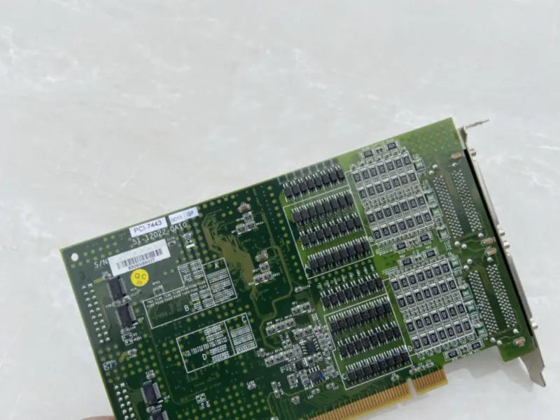 Vysokorychlostní digitální I/O karta Adlink PCI-7443