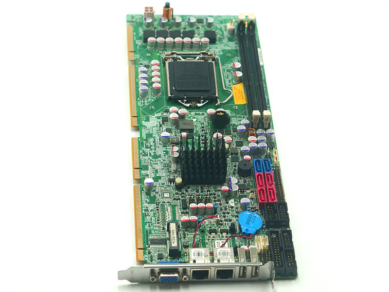 Základní deska IEI PCIE-Q670-R20