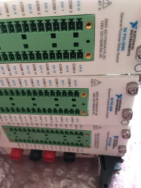 NI PXI-2565 777754-01 Reléový modul PXI