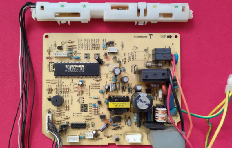 Deska plošných spojů klimatizace Mitsubishi RYD505A040