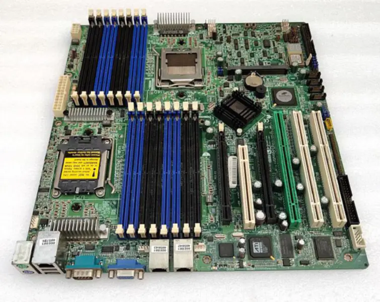 Základní deska TYAN S3992G3NR 1207-pin S3992 Workstation podporuje čtyři jádra