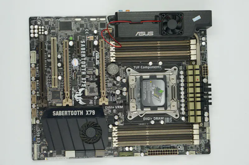 ASUS SABERTOOTH X79 motherborad
