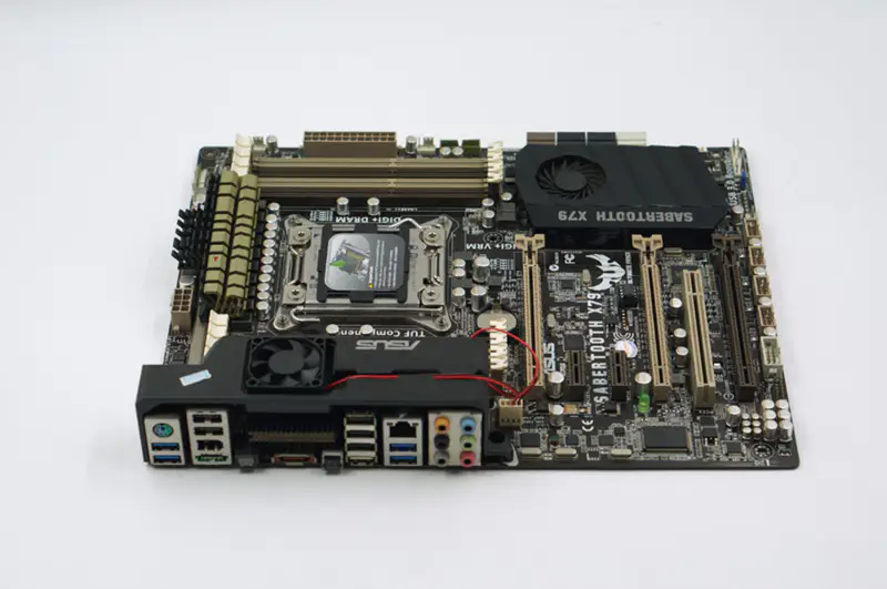 ASUS SABERTOOTH X79 motherborad