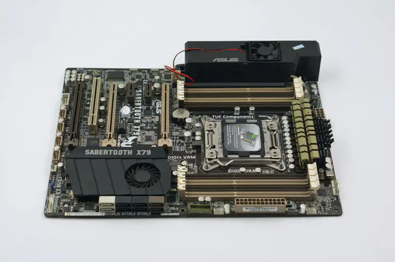 ASUS SABERTOOTH X79 motherborad