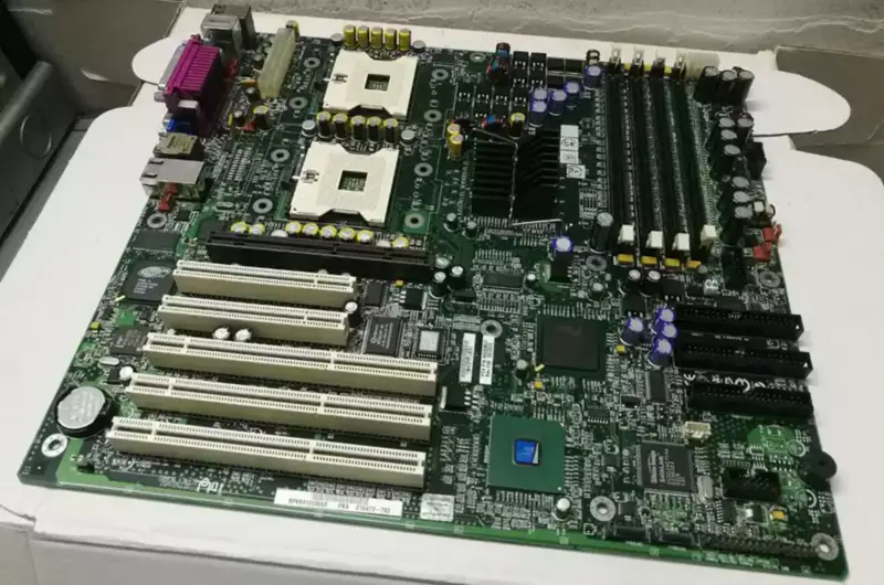 Intel SE7505VB2 604 rozhraní Serverová základní deska Dual Xeon