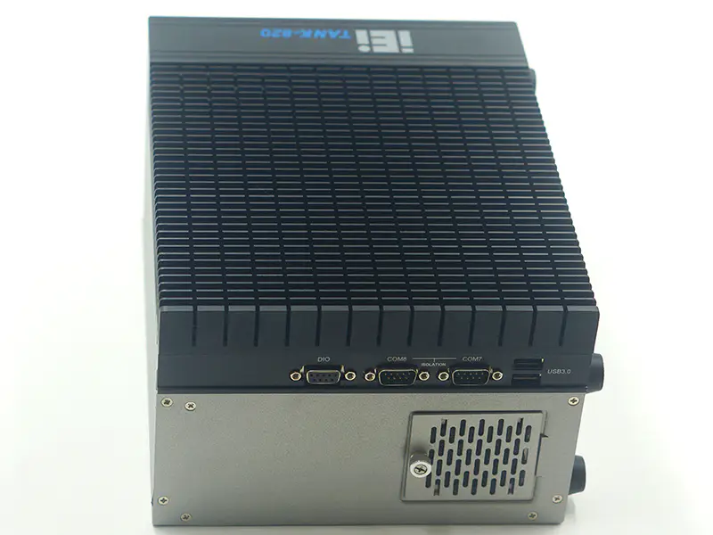 Průmyslový počítač IEI TANK-820-H61
