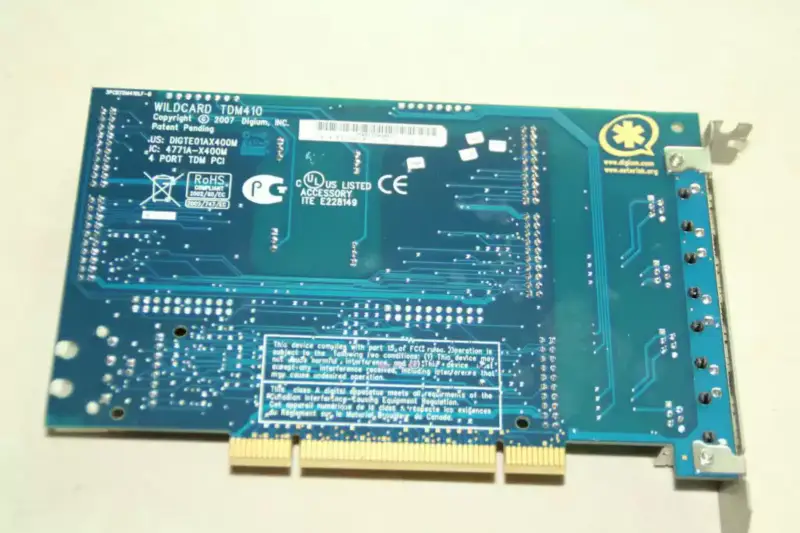 Hlasová karta Asterisk TDM410P se 4kanálovou analogovou kartou a moduly FXO+FXS