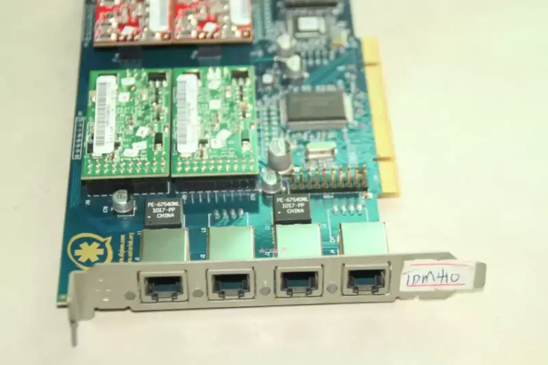 Hlasová karta Asterisk TDM410P se 4kanálovou analogovou kartou a moduly FXO+FXS