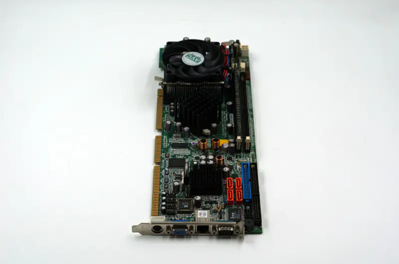 Průmyslová základní deska IEI WSB-9150-R10 s CPU RAM a ventilátorem