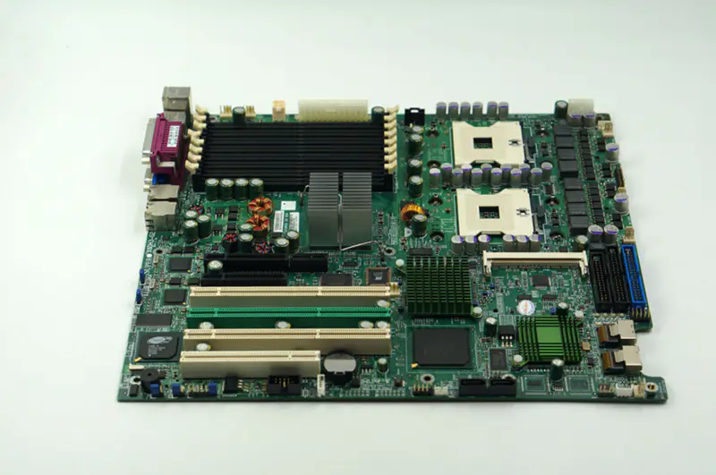 Serverová deska SuperMicro X6DH3-G2 s 8 porty SAS Duplex RAID 604