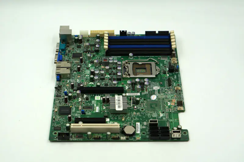 SuperMicro X8SIE-F LGA1156 Základní deska pro jeden server Čipová sada S3420 6 paměťových slotů Duální gigabitová síť LAN