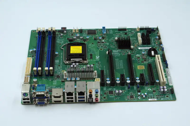 Serverová základní deska SuperMicro X9SAE-V LGA1155 s čipovou sadou C216 podporuje E3 V2
