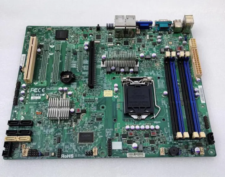 Základní deska SuperMicro X9SCI-LN4F Quad Server podporuje CPU v2