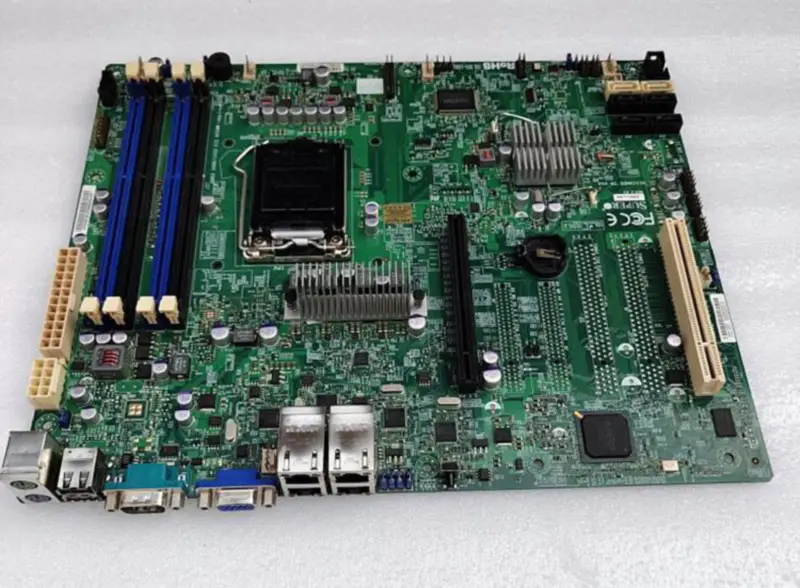 Základní deska SuperMicro X9SCI-LN4F Quad Server podporuje CPU v2