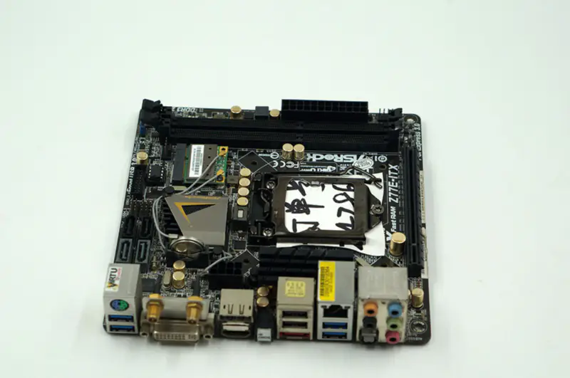 Základní deska Asrock Z77E-ITX Z77 LGA1155 Mini-ITX