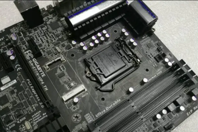 Základní deska Gigabyte Z77X-UP4 TH