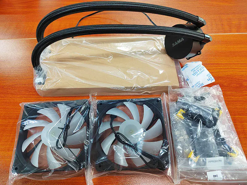Sama 240mm integrovaný chladič CPU s vodním chlazením a světlem