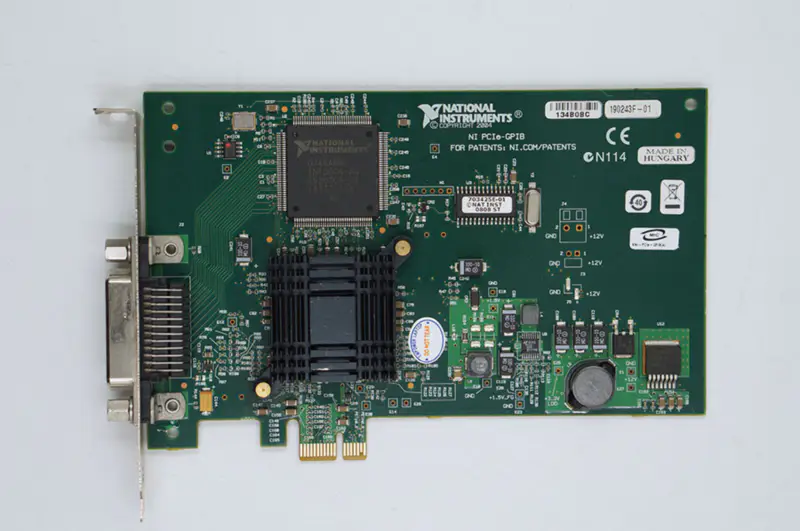 Akviziční karta NI PCIe-GPIB
