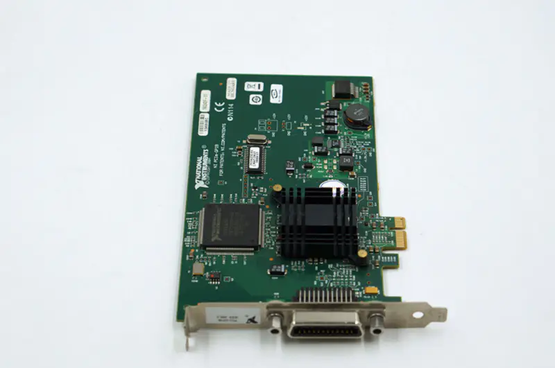 Akviziční karta NI PCIe-GPIB