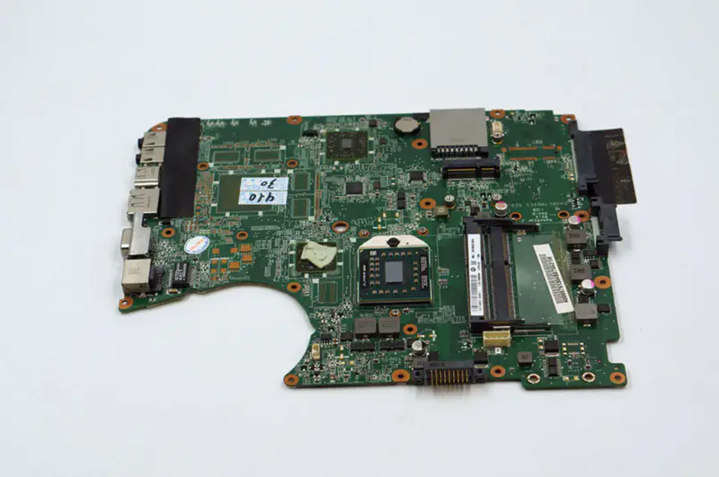 Základní deska Toshiba A000079130 L655D DA0BL7MB6E0 s1